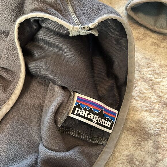 Patagonia Gray and Pink Fleece Jacket with Hood large - Picture 6 of 7